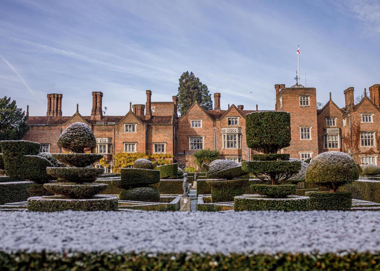 Great Fosters - Near Windsor Hotel Egham Exterior foto