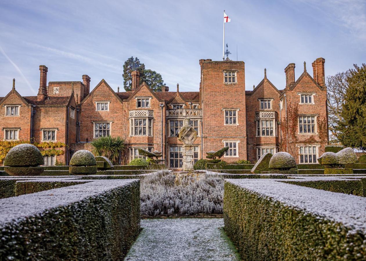Great Fosters - Near Windsor Hotel Egham Exterior foto